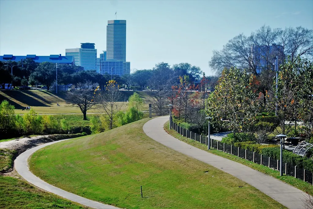 Nature play area with logs and boulders at Buffalo Bayou Park — Houston, TX