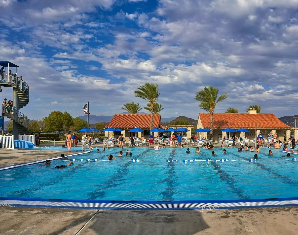 Zero-depth entry pool at Diamond Valley Lake Aquatic Center