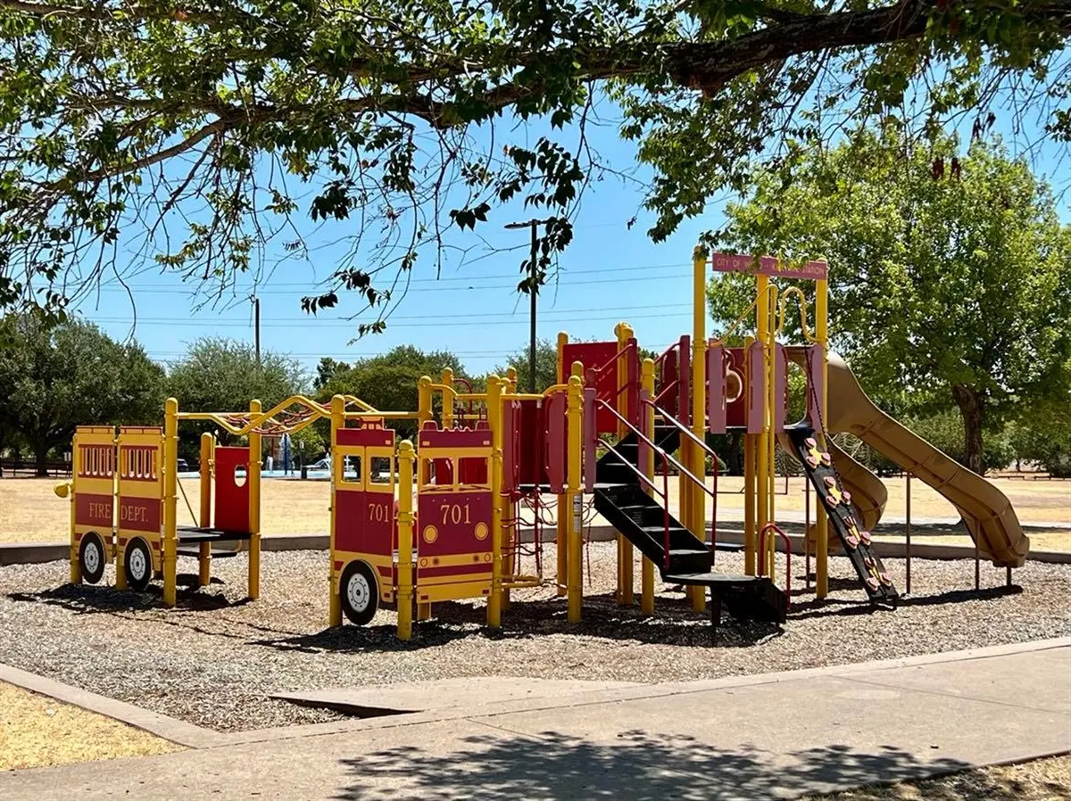 Mountainview Park splash pad near Lake Waco — Waco, TX