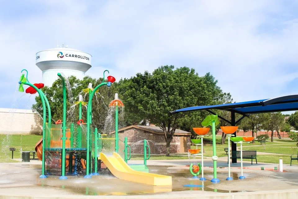 Oak Hills Splash Park pavilion and splash pad — Carrollton, TX